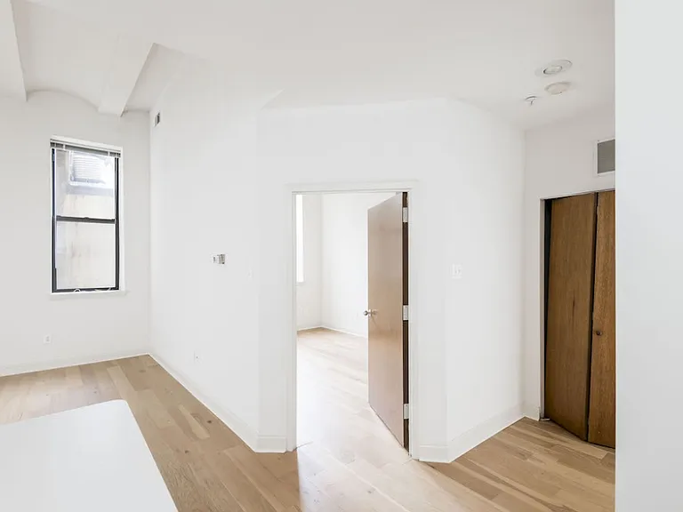 701 Sansom — Photo 10
