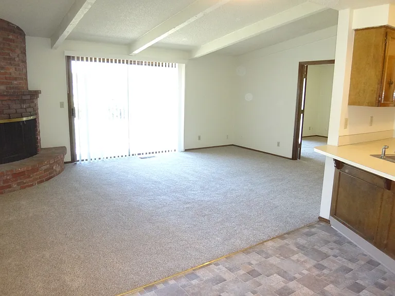 2293 Latona Dr NE — Photo 7