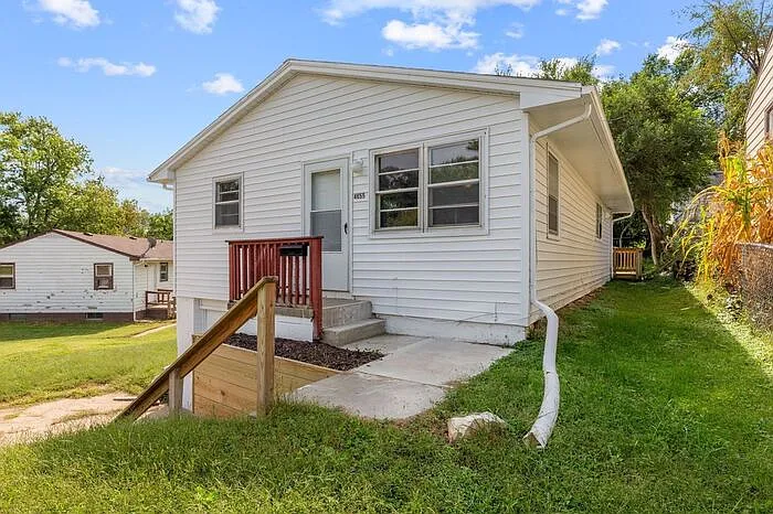 3 bed, 2.0 bath, 1800 sqft, $1,800 — Photo 2