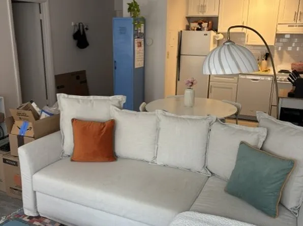 12 Hammond Pond Pkwy, Chestnut Hill, MA 02467