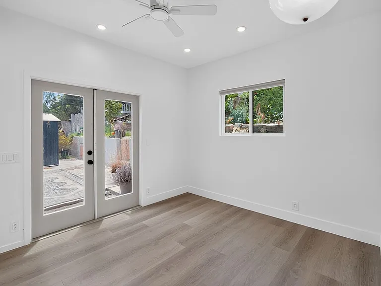 1216 Lagan Ave — Photo 7