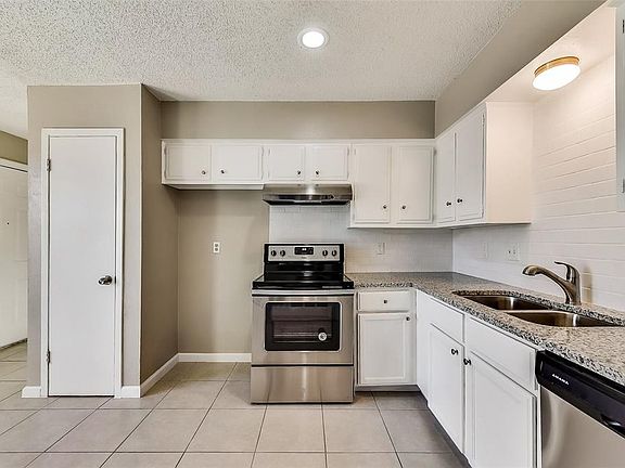 3rd image of 4015 Vineyard Dr