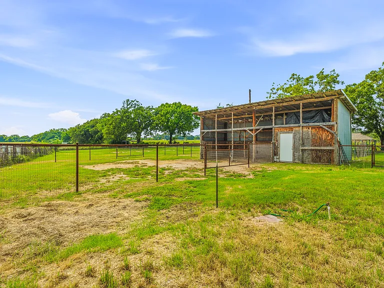 25263 N Highway 281 — Photo 21