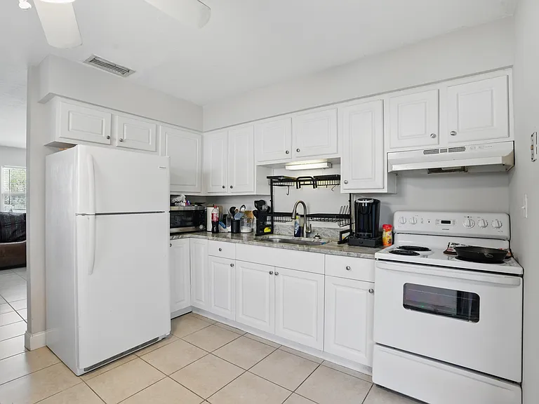 11580 Dean St — Photo 10