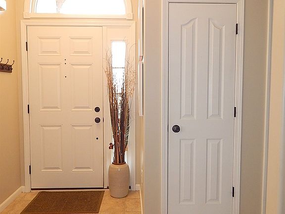 3rd image of 403 Ironwood Ln