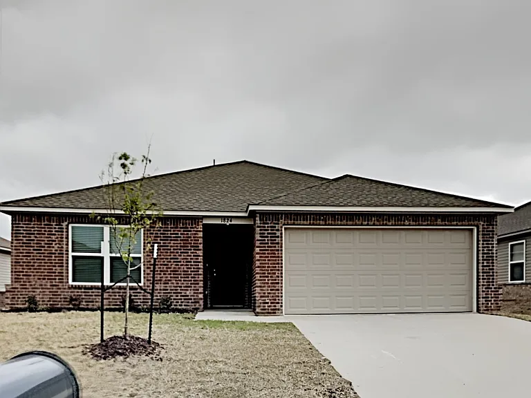1824 Jack Rabbit Ln — Photo 1