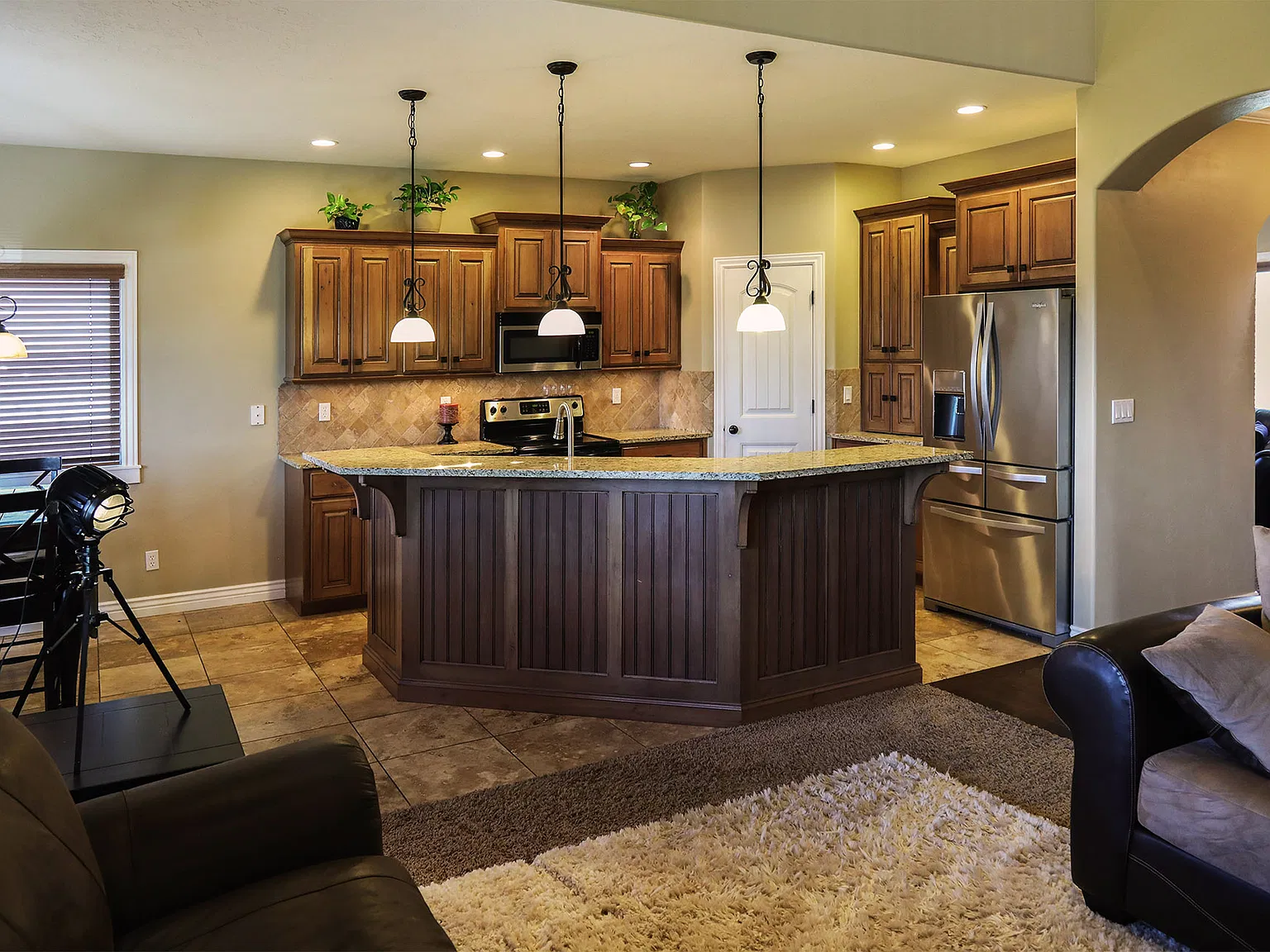 6 bed, 4521 sqft, $3,800 — Photo 4