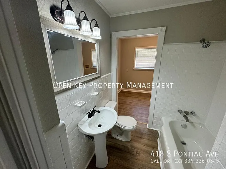 418 S Pontiac Ave — Photo 23