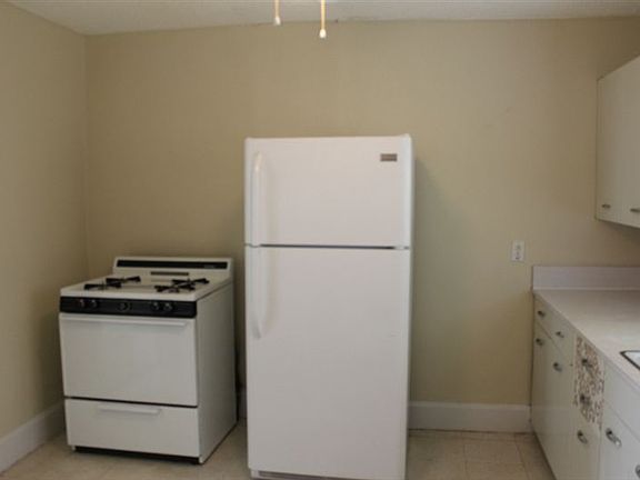Stove & Refrigerator