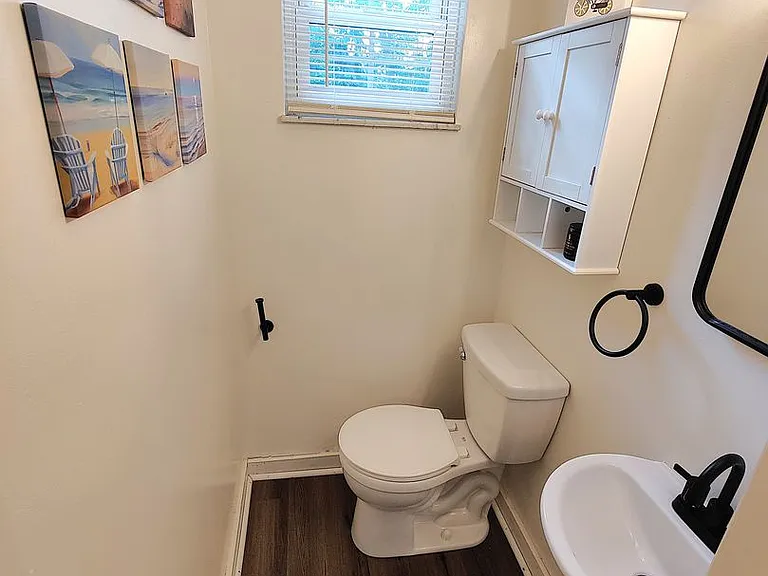 304 Constitution Ave — Photo 9