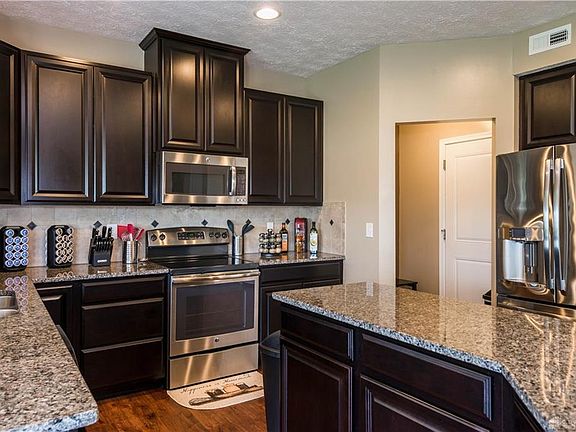 5th image of 209 Triple Crown Dr