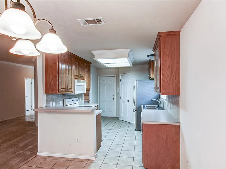 113 Karten Ln — Photo 8