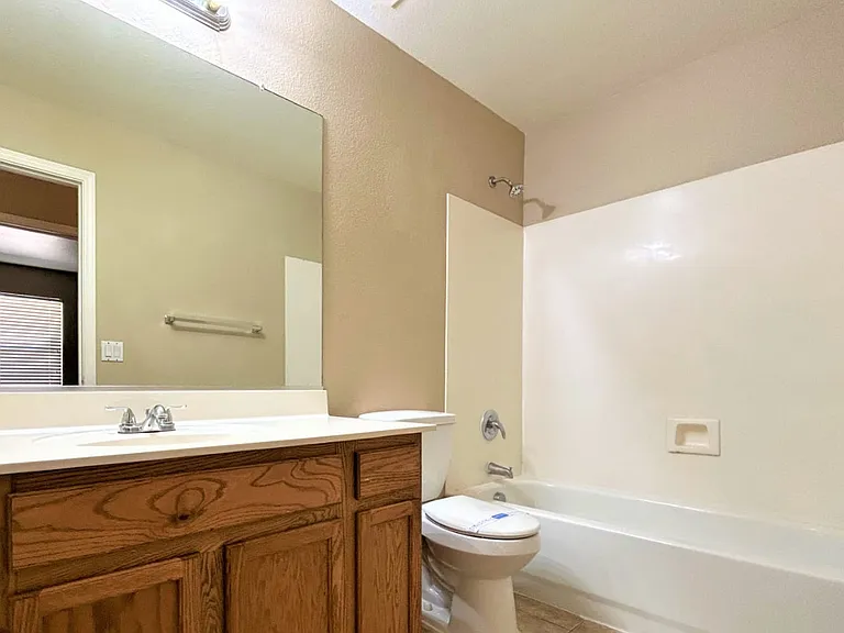 2980 Bedford St — Photo 5