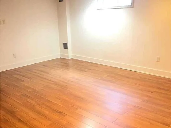 44 Bellevue Ave #Basement, Toronto, ON M5T 2N4