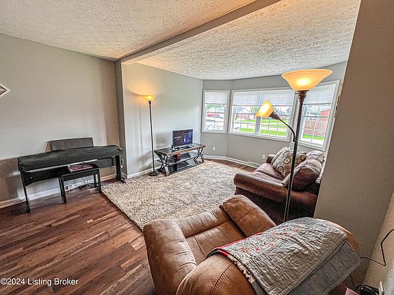 3rd image of 136 Chambliss Cir