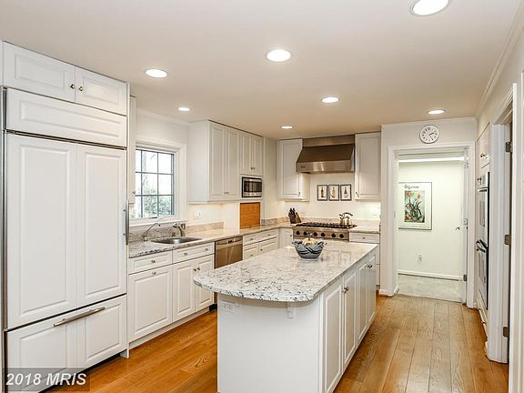 5th image of 10421 Logan Dr