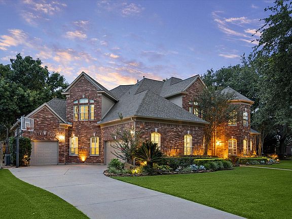 4th image of 624 Lakeshore Dr
