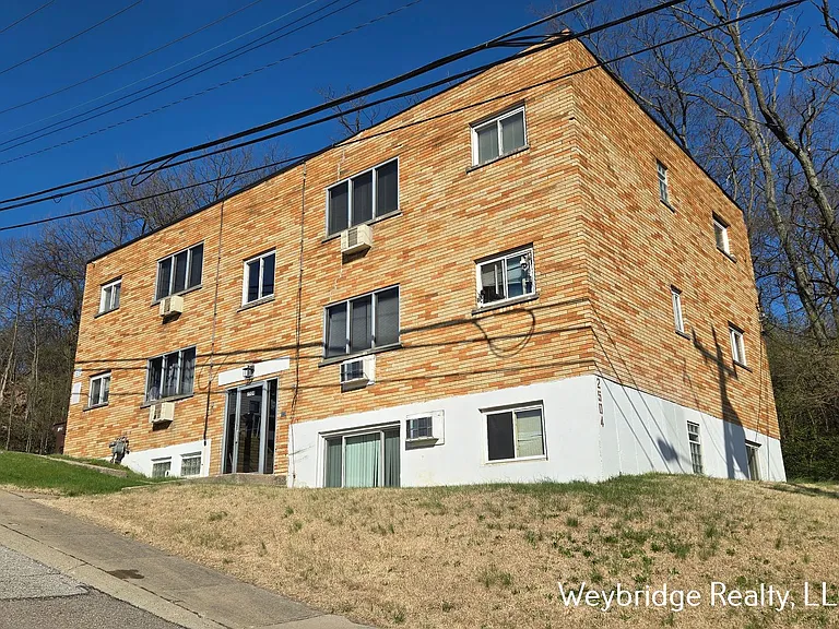 2504 White St #7 — Photo 2