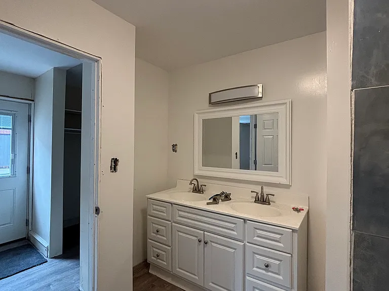 Bathroom on 1st floor