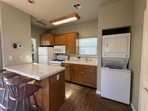 3rd image of 61 Lambuth Ave
