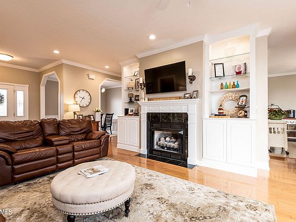 5th image of 8030 Leclay Dr