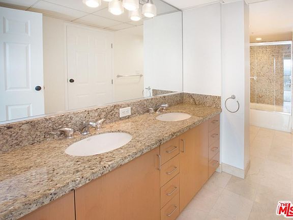 5th image of 13700 Marina Pointe Dr Unit 1117