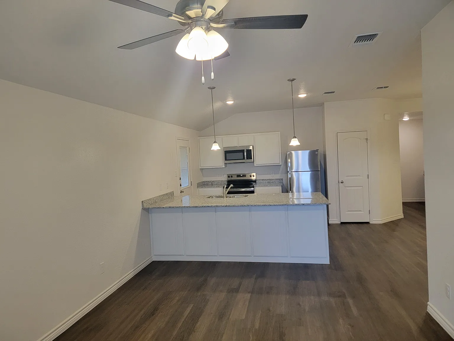 103 Dolphin Drive - B — Photo 2