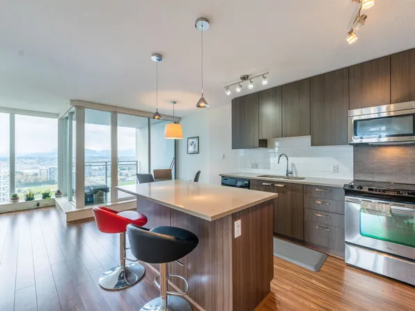 13325 102a Ave #3502, Surrey, BC V3T 0J5