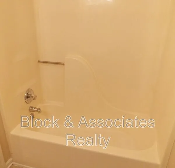 120 Greenmont Ln — Photo 18