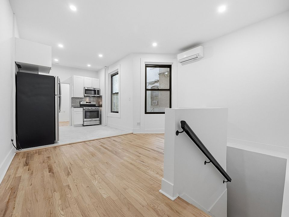1st image of 585 Park Pl #1RR