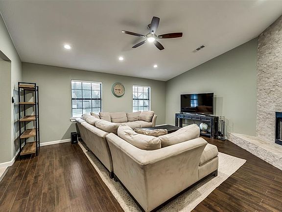 3rd image of 8101 Chesham Dr