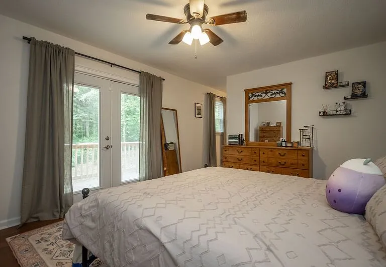 281 Rhodes Dr — Photo 24