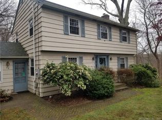 26 S Glenwoods Rd, Gales Ferry, CT 06335