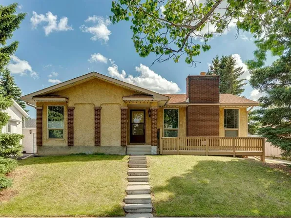 11248 N Braeside Dr SW, Calgary, AB T2W 3E4