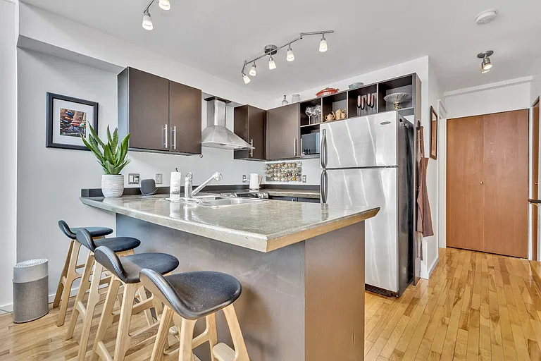 1 bed, 1.0 bath, 861 sqft, $3,200 — Photo 2