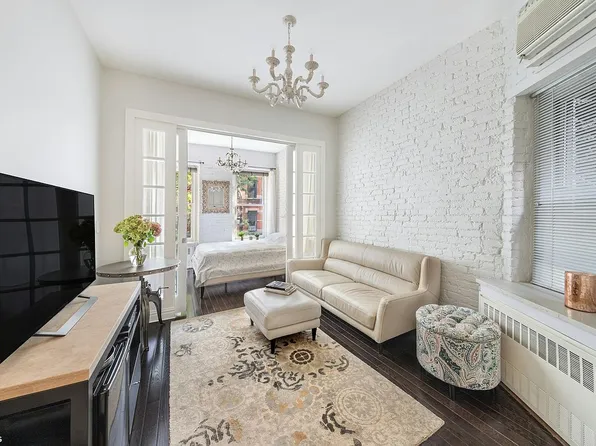 77 Perry St APT 2B, New York, NY 10014