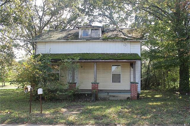 2nd image of 1920 E Greenbriar Rd