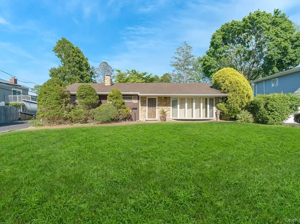10 Rye Place, Commack, NY 11725