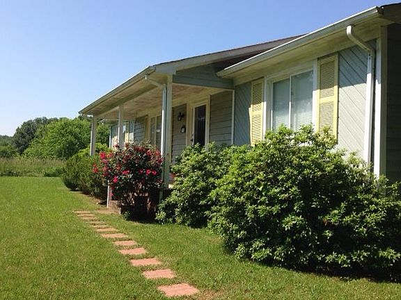 2nd image of 525 Lake Park Dr