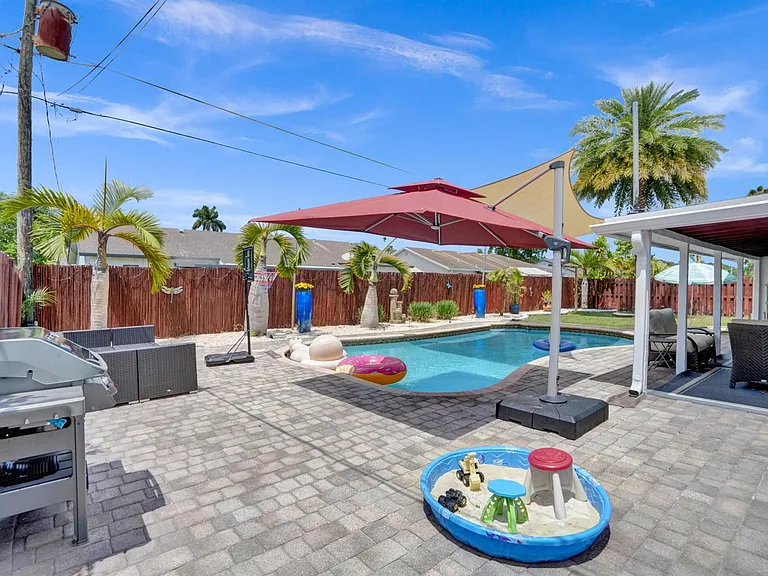 10501 NW 20th Ct — Photo 11