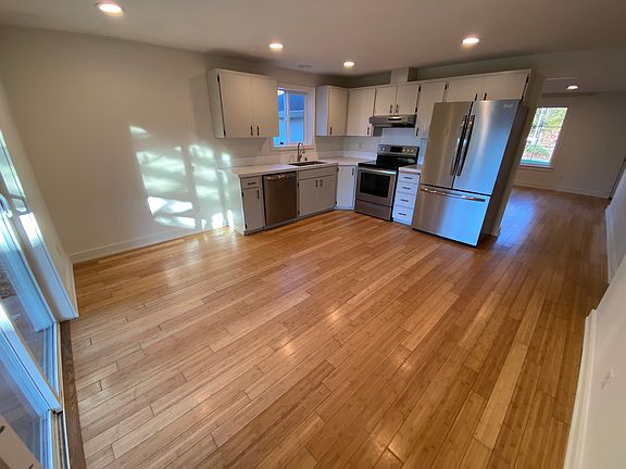 3rd image of 206 E Parkside Ct