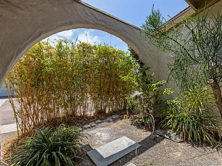 674 E Solana Cir — Photo 4