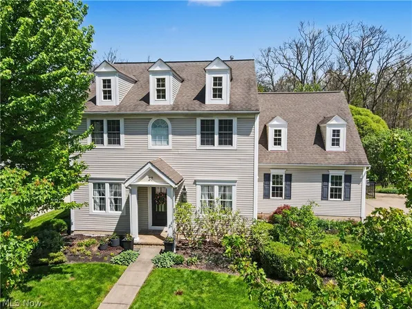 37 Clayton Ct, Hudson, OH 44236