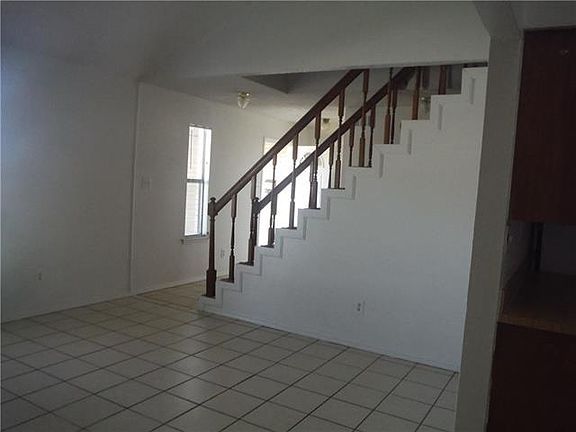 2nd image of 104 Yorkshire Ct