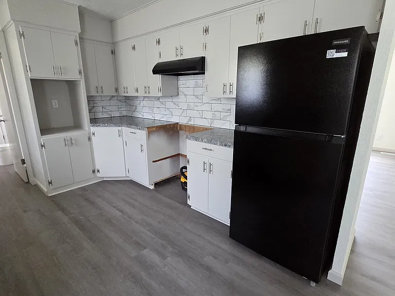 717 E 56th Ave — Photo 9
