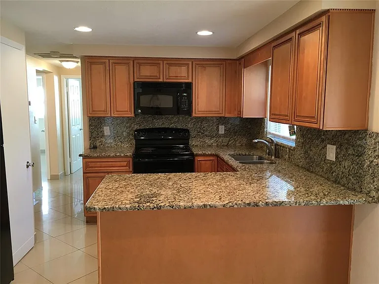 1050 Clairborne St — Photo 4