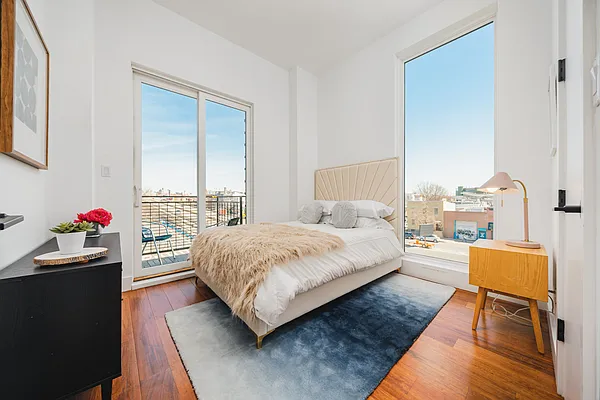 Rented by Nooklyn NYC LLC | media 44