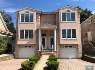 2422 6th St, Fort Lee, NJ 07024