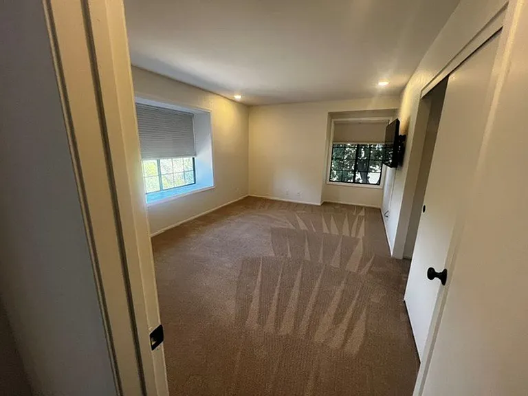 736 Hillside Dr — Photo 26