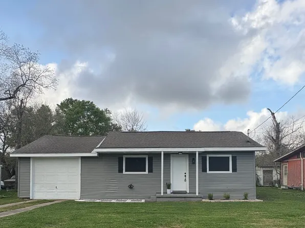 2910 Dowling St, Orange, TX 77630